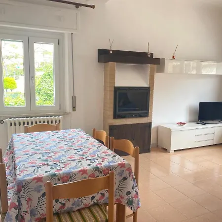 Centro A 500 Mt Mare, Trilocale Con 2 A Letti Piani, 1 Posto Auto נומאנה
