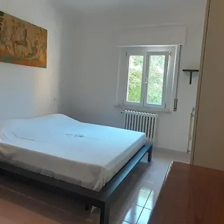 Centro A 500 Mt Mare, Trilocale Con 2 A Letti Piani, 1 Posto Auto *