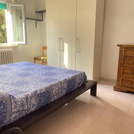 Centro A 500 Mt Mare, Trilocale Con 2 A Letti Piani, 1 Posto Auto * Numana
